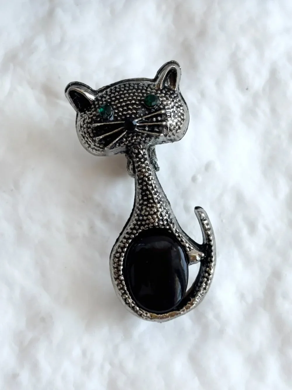 Cat | Kitty | Kitten Silver Toned Textured 3D Faux Black Onyx Brooch Pin